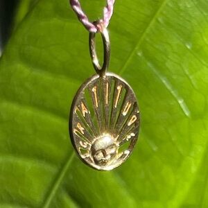 catbird ‘gratitude’ emblem charm in 14k gold.